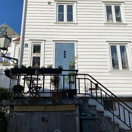 Entire Renovated Apartment From 1780 With Kitchen, Bath, Bedroom, And Living Room In Skuteviken Bergen Luaran gambar